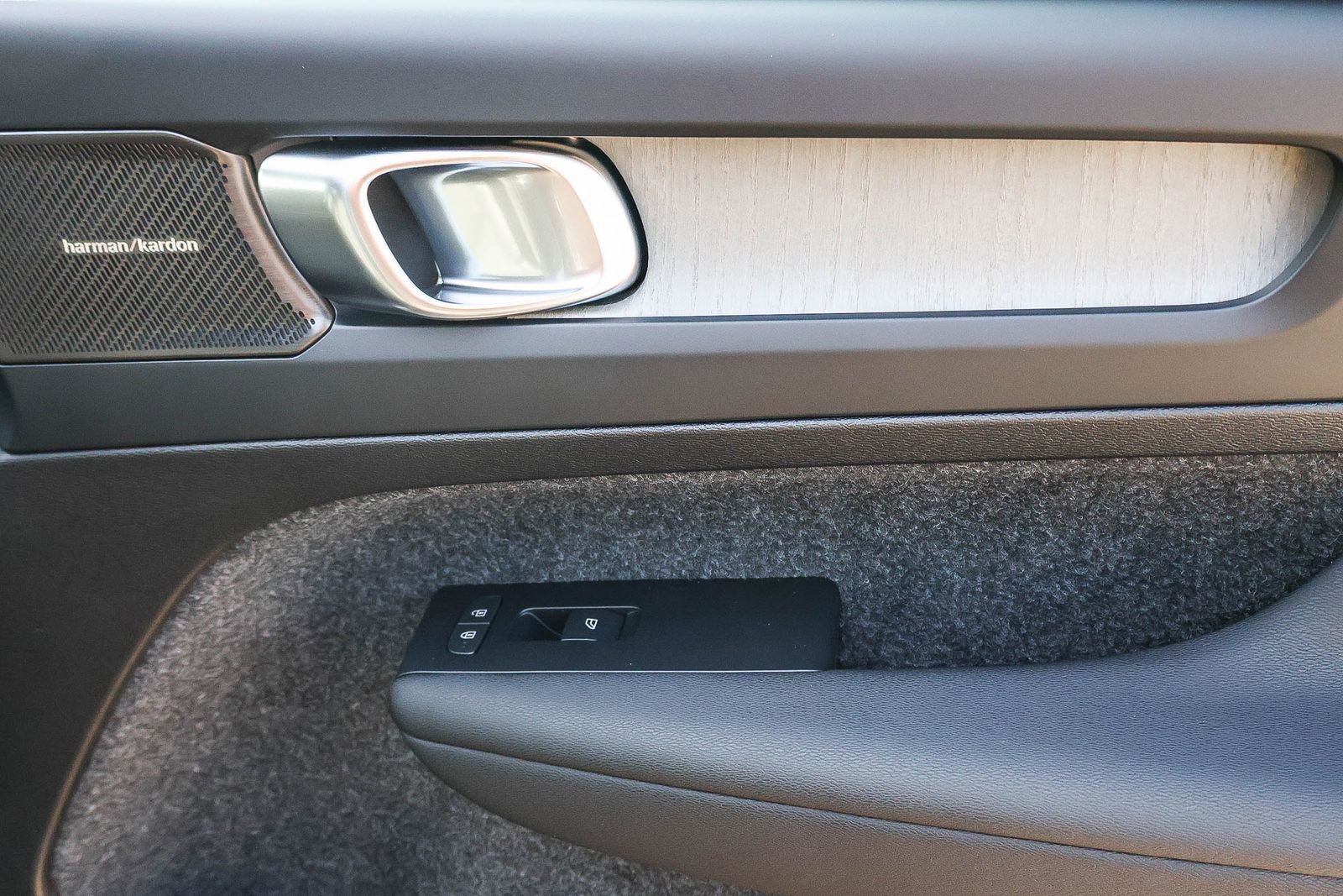 New 2026 Volvo XC40 B4 Plus w/ Climate Package image 19