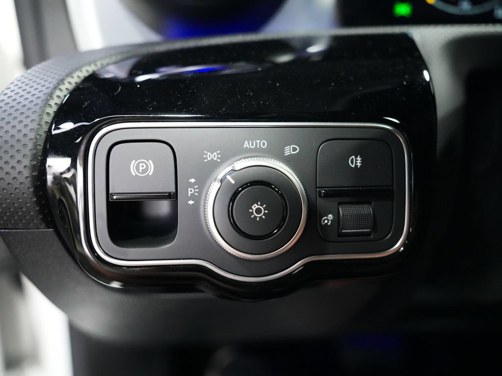 Used 2025 Mercedes-Benz CLA 250 4MATIC image 23