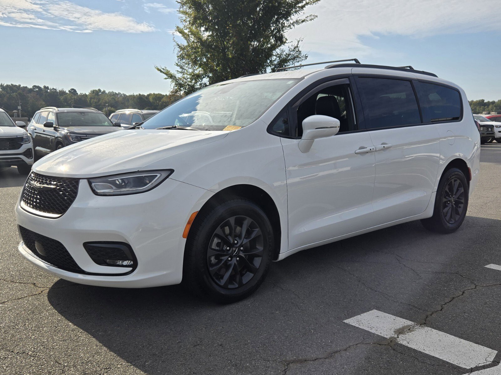 Used 2022 Chrysler Pacifica Touring-L w/ S Appearance Package image 7