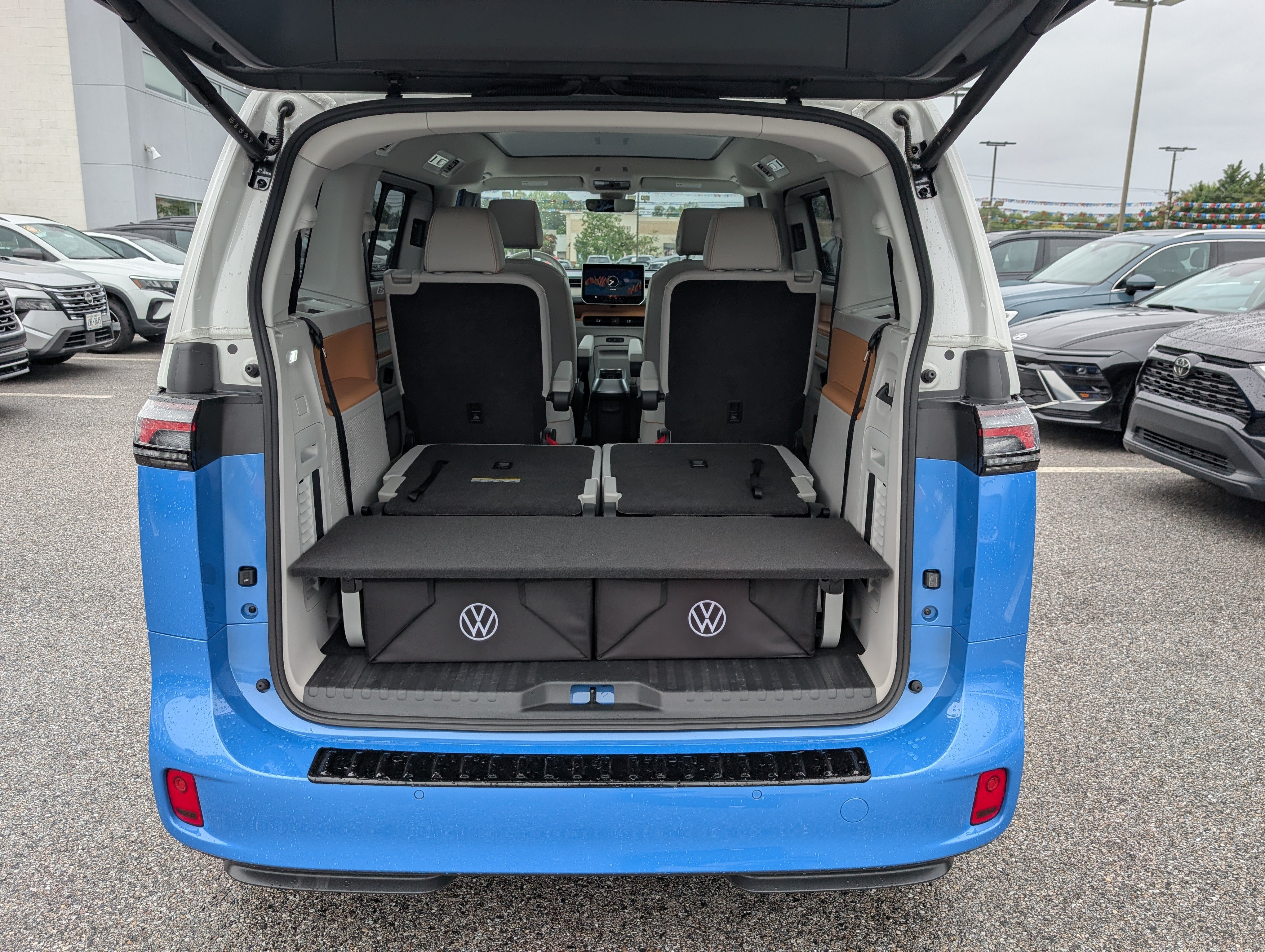 Used 2025 Volkswagen ID. Buzz Pro S Plus AWD/4WD image 13