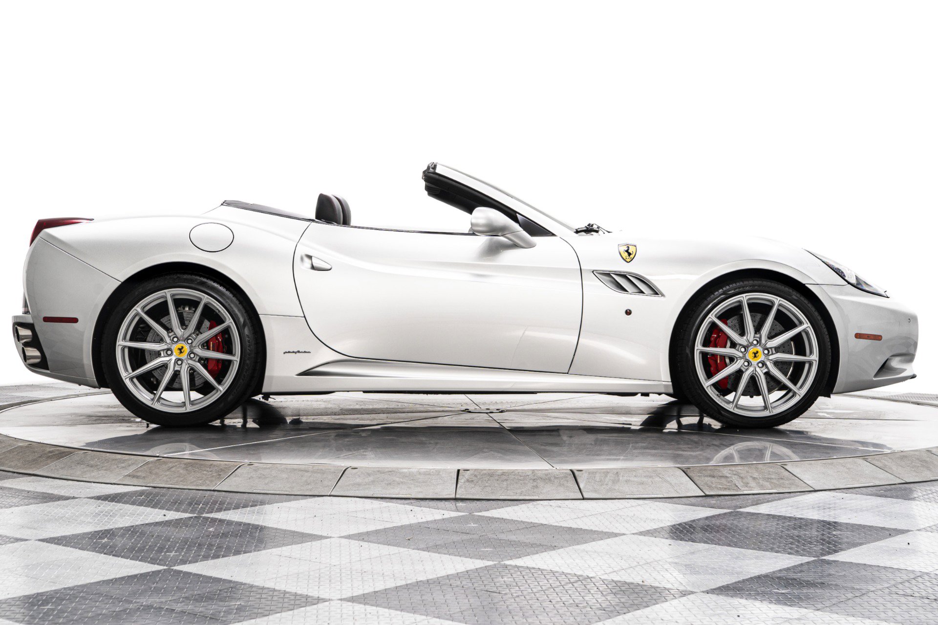 Used 2013 Ferrari California image 48