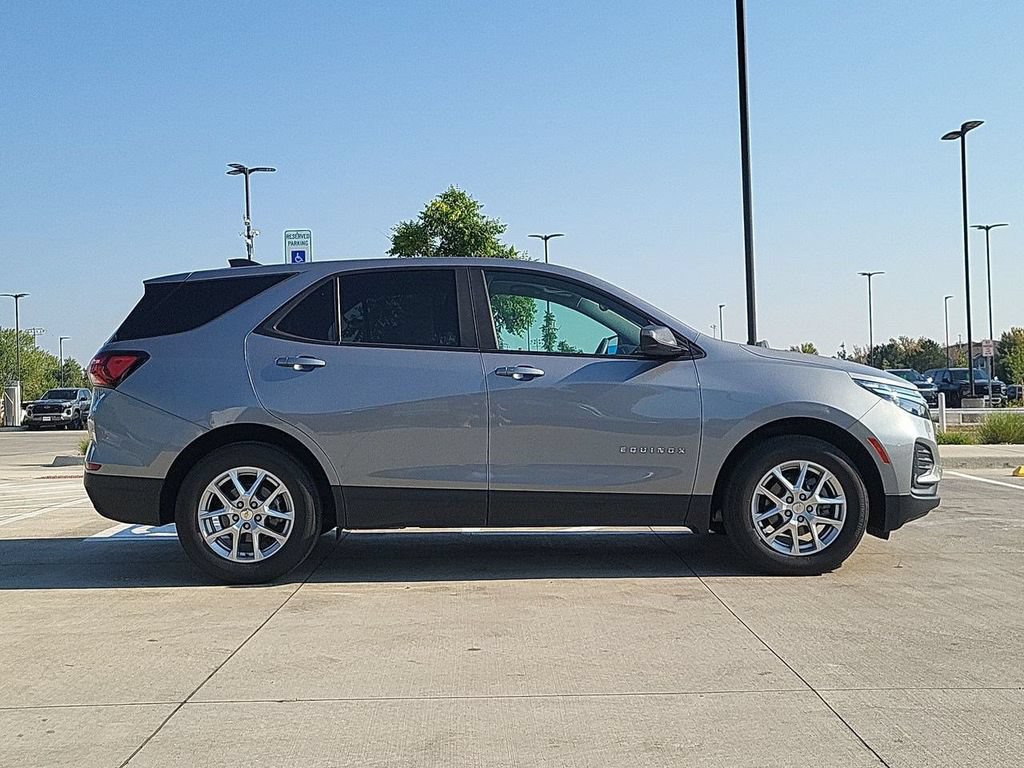 Used 2023 Chevrolet Equinox LS w/ LS Convenience Package AWD/4WD image 9
