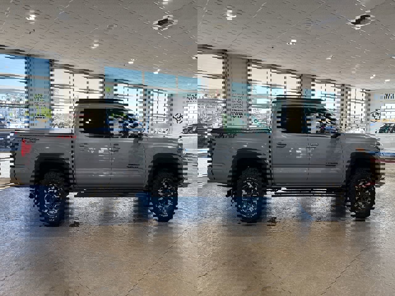 Certified 2019 Toyota Tacoma TRD Off-Road w/ Technology Package image 3