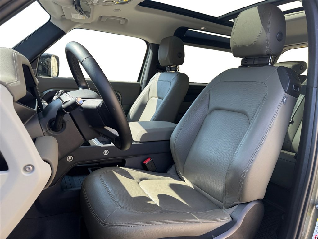 Used 2023 Land Rover Defender 90 S image 10