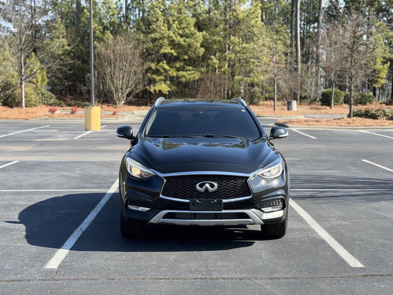 Used 2017 INFINITI QX30 Premium image 4