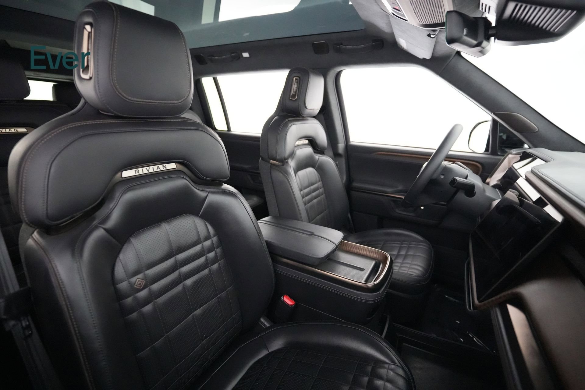 Used 2025 Rivian R1S Premium AWD/4WD image 23