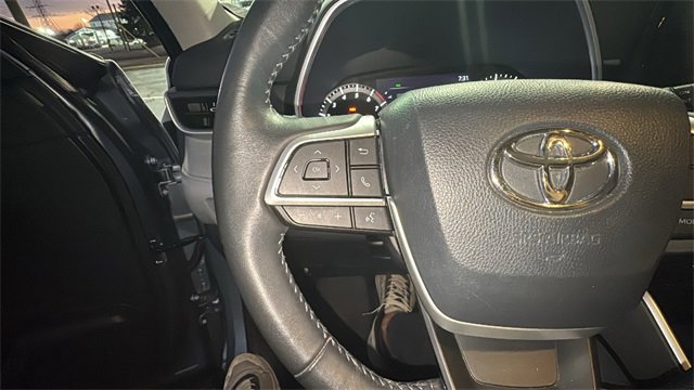 Used 2023 Toyota Highlander XLE image 14
