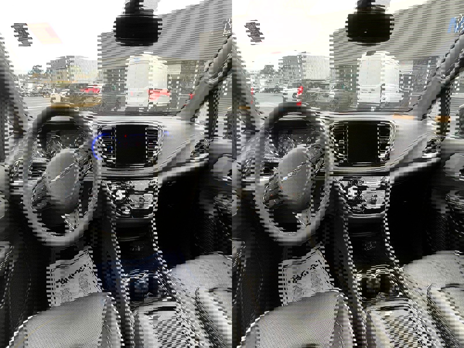 Used 2025 Chrysler Pacifica Limited image 15