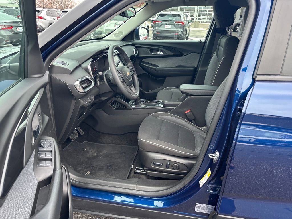 Used 2023 Chevrolet TrailBlazer LT w/ Convenience Package image 12