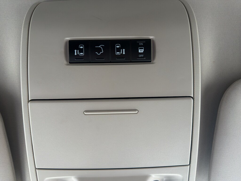 Used 2016 Dodge Grand Caravan SXT w/ Rear Park Assist Package FWD image 21