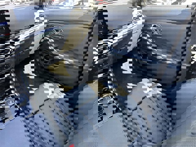 Used 2023 BMW 330i Sedan image 5