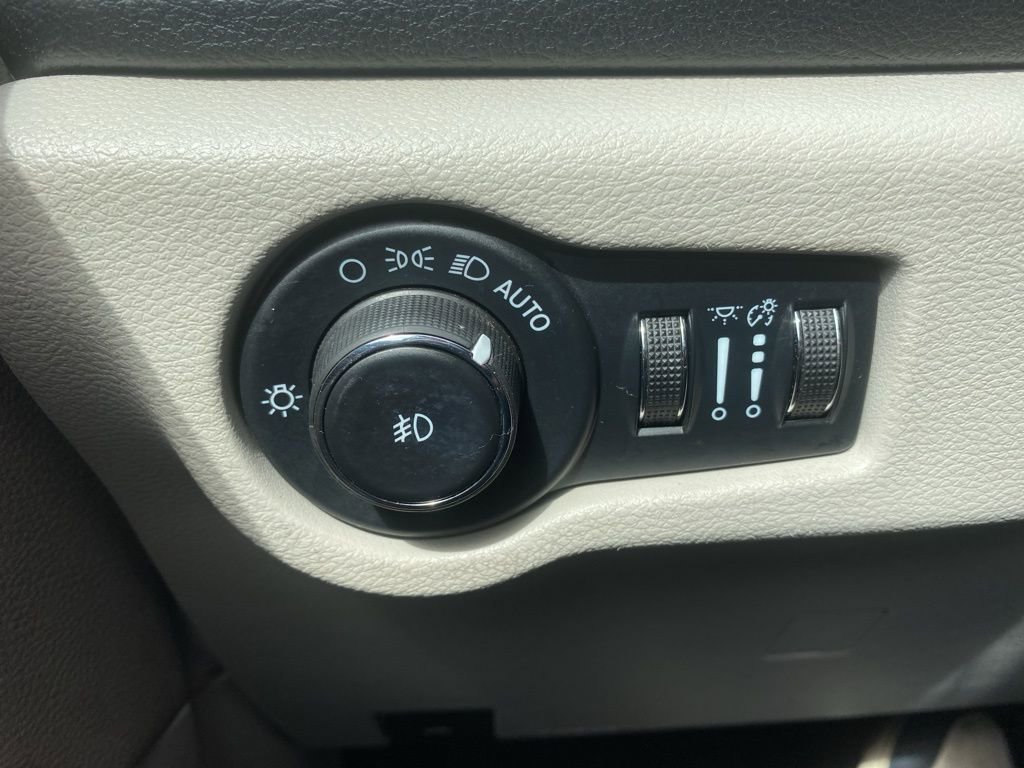 Used 2022 Chrysler Pacifica Limited image 32