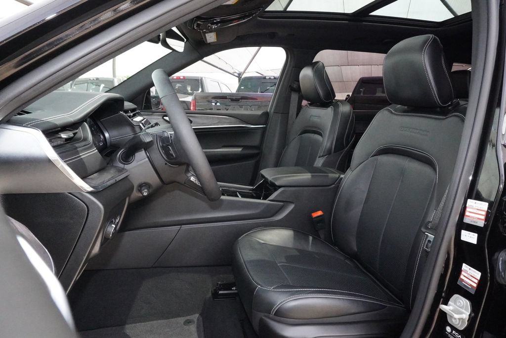 Used 2024 Jeep Grand Cherokee L Overland AWD/4WD image 29