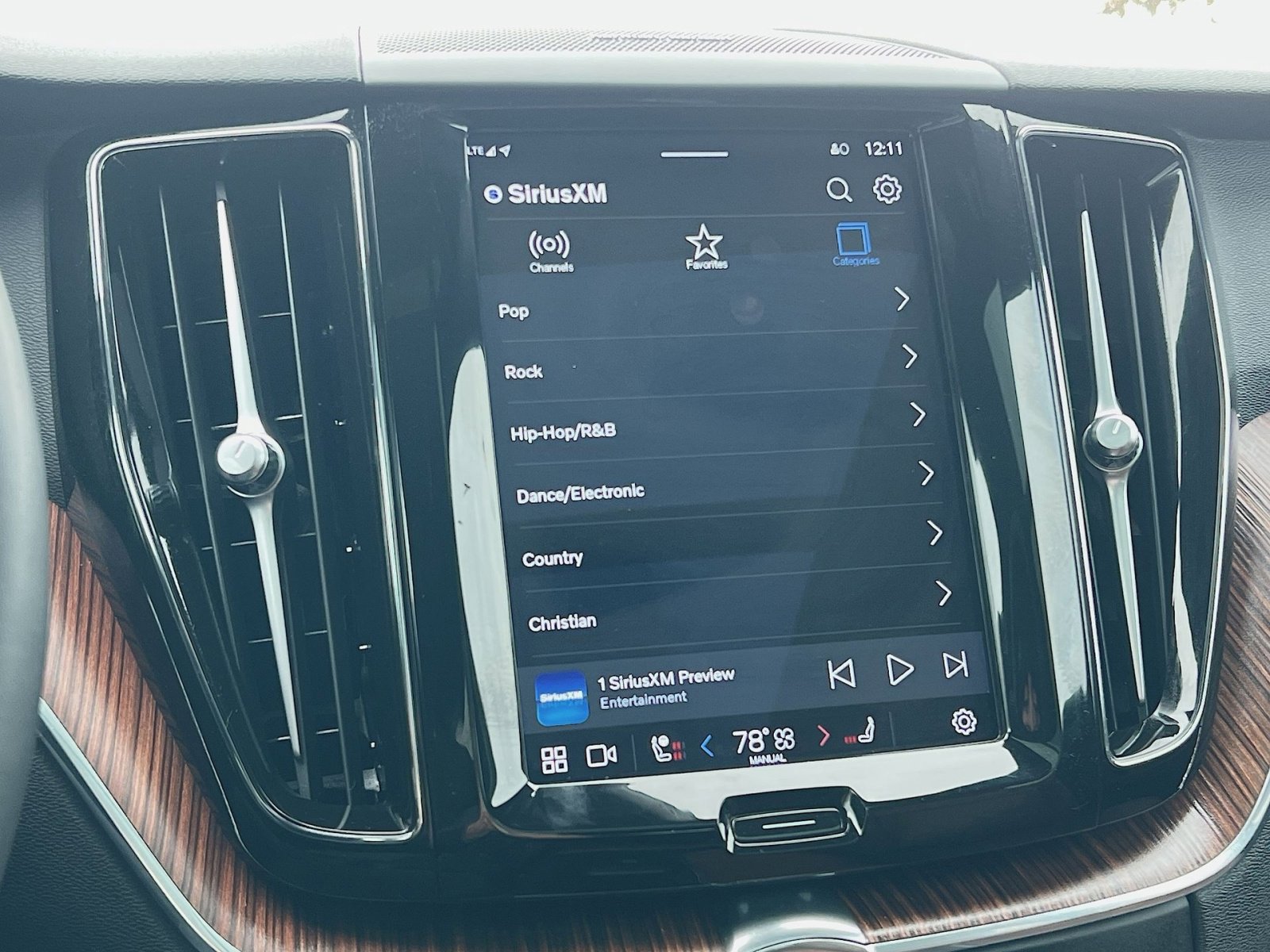 Certified 2023 Volvo XC60 B5 Plus w/ Climate Package image 18