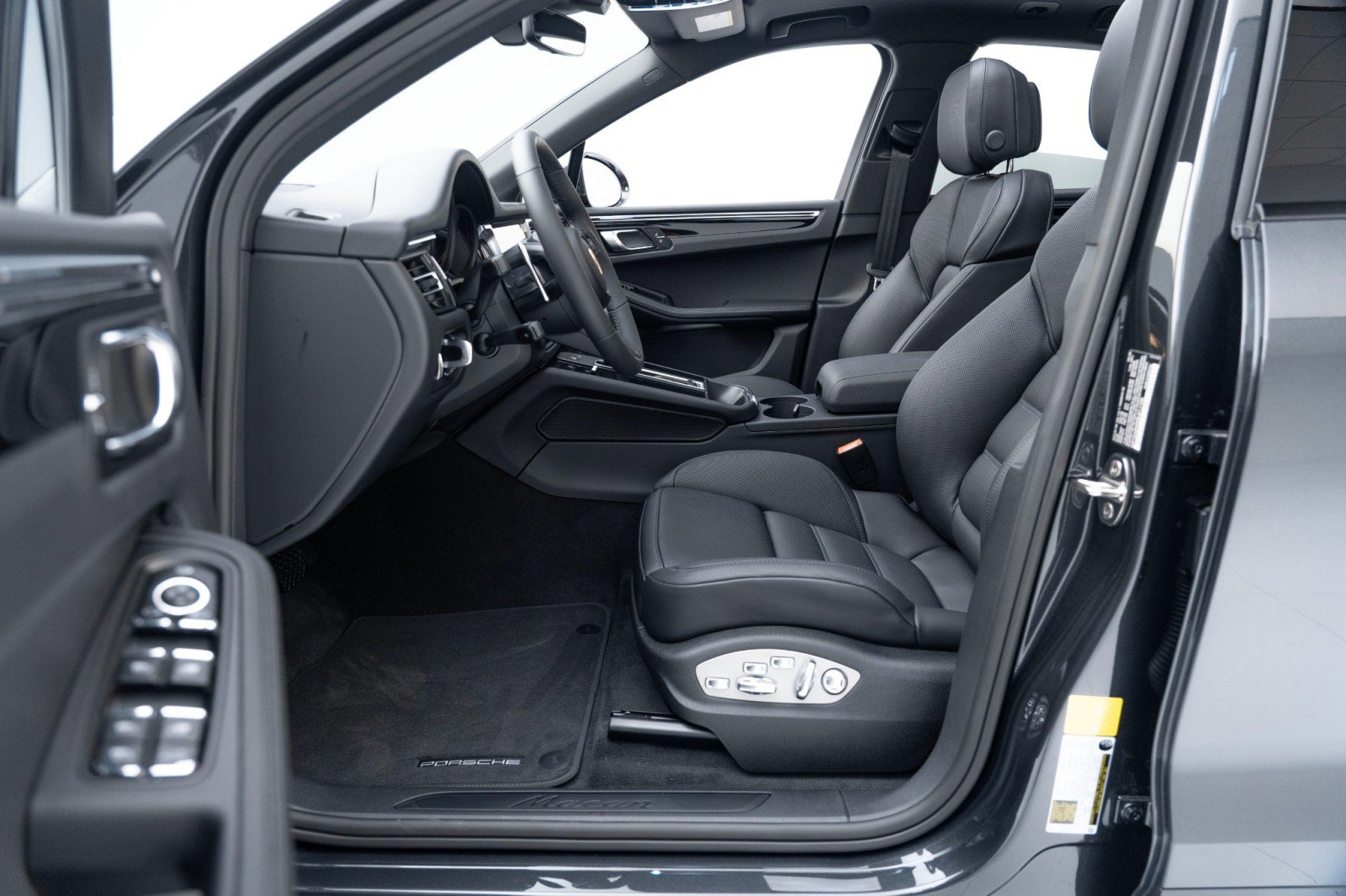 New 2025 Porsche Macan image 18