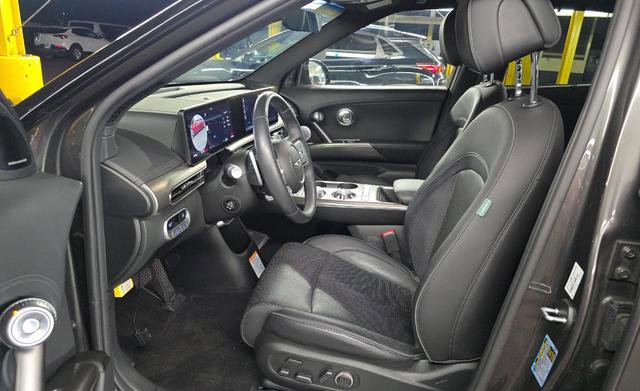 Used 2024 Genesis GV60 Advanced image 5