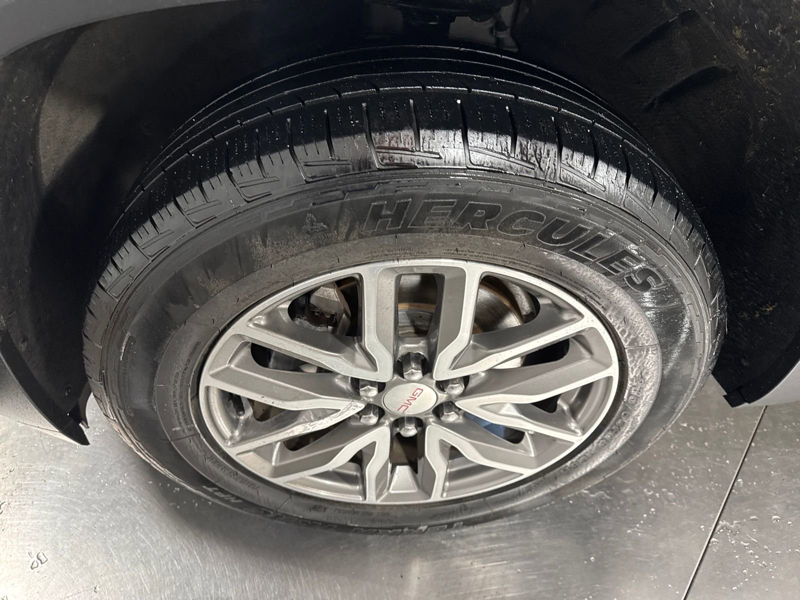 Used 2019 GMC Acadia SLE image 11