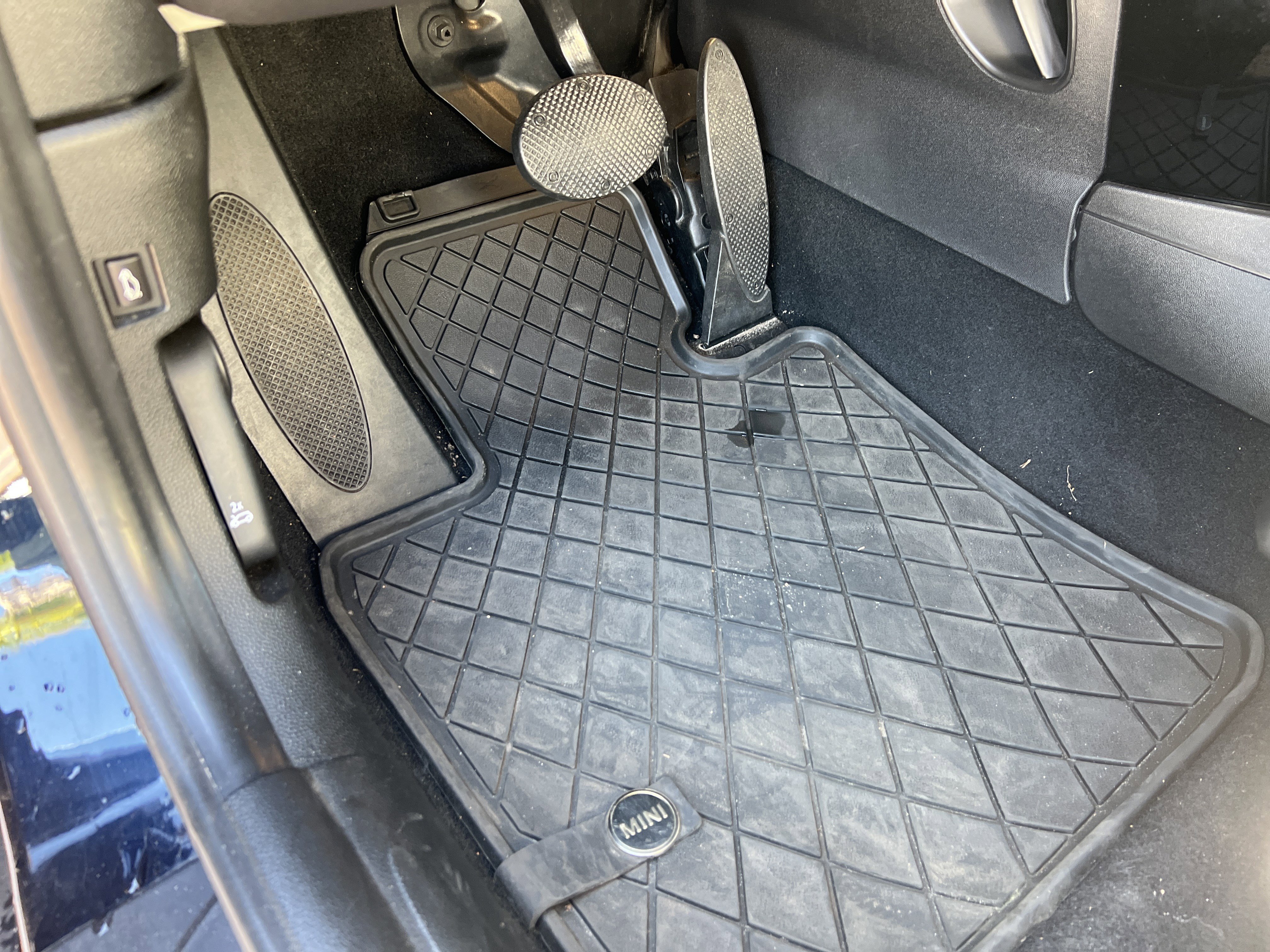 Used 2022 MINI Cooper S image 9