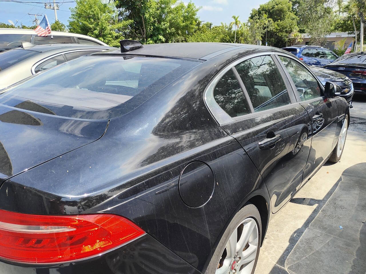 Used 2017 Jaguar XE Premium image 18