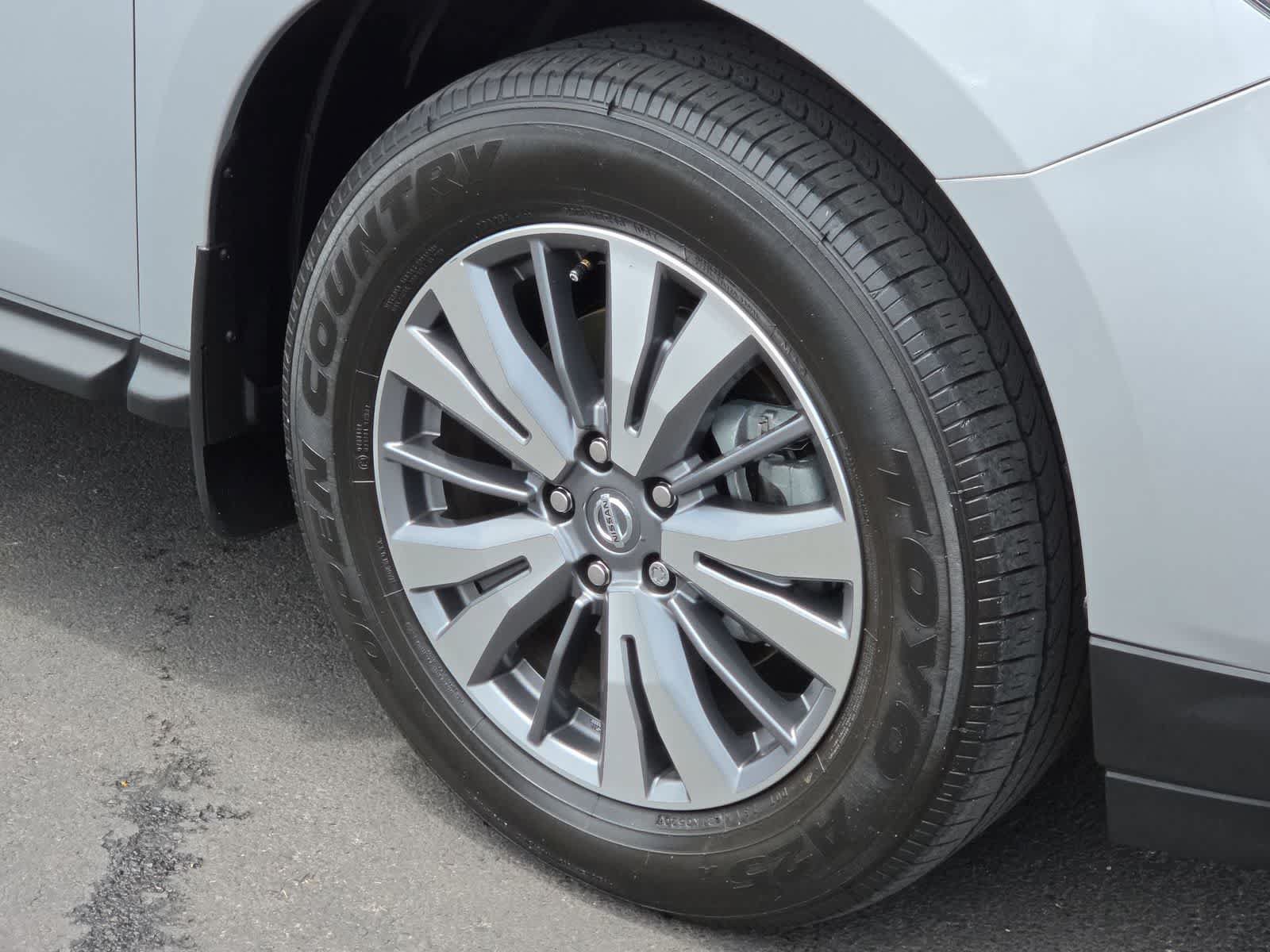 Used 2020 Nissan Pathfinder SV FWD image 12