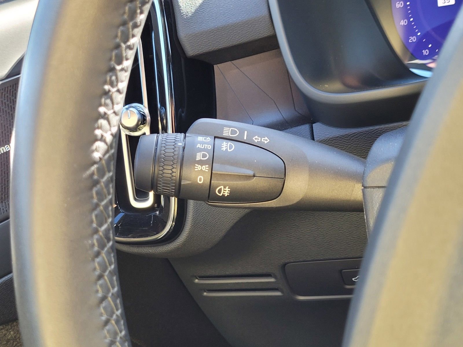 Certified 2023 Volvo XC40 Recharge Ultimate w/ Protection Package Premier image 23