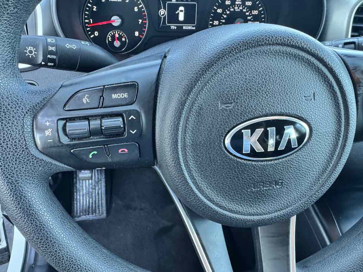 Used 2016 Kia Sorento AWD image 42