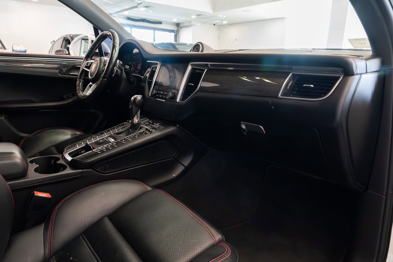 Used 2017 Porsche Macan GTS AWD/4WD image 10