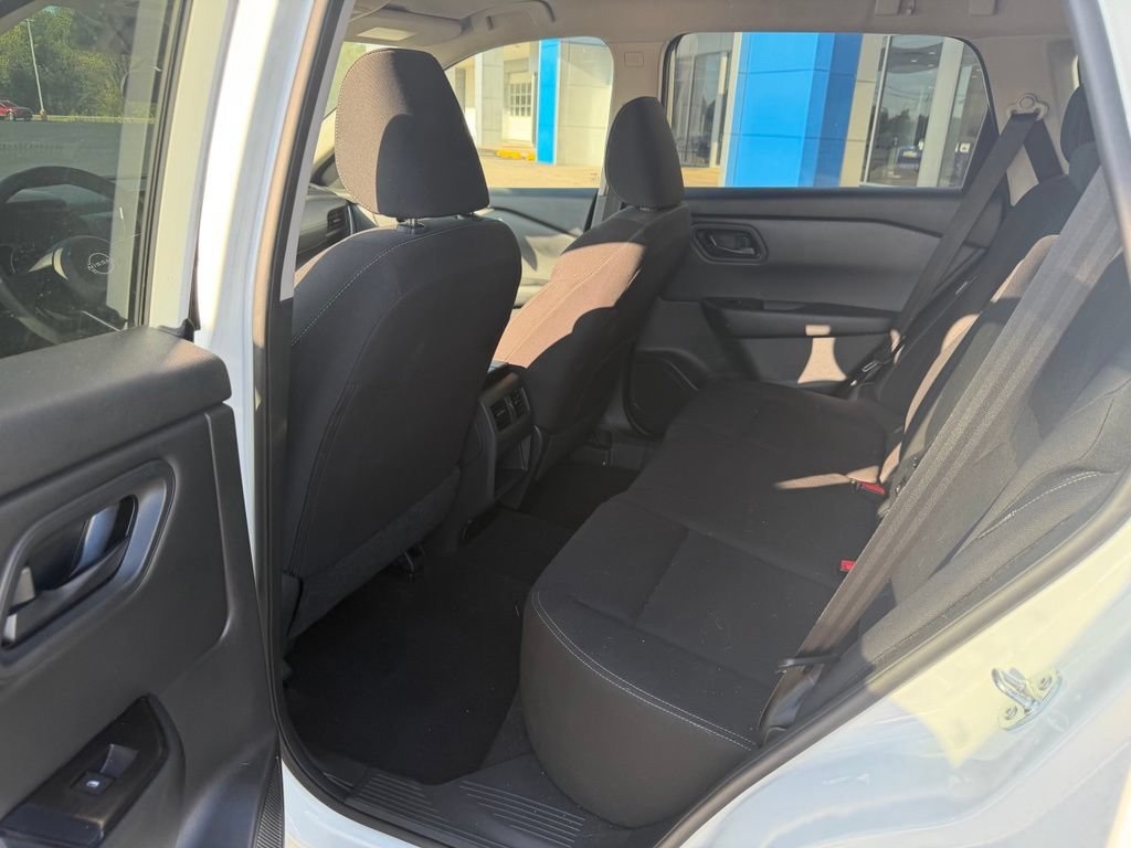 Used 2024 Nissan Rogue S AWD/4WD image 13