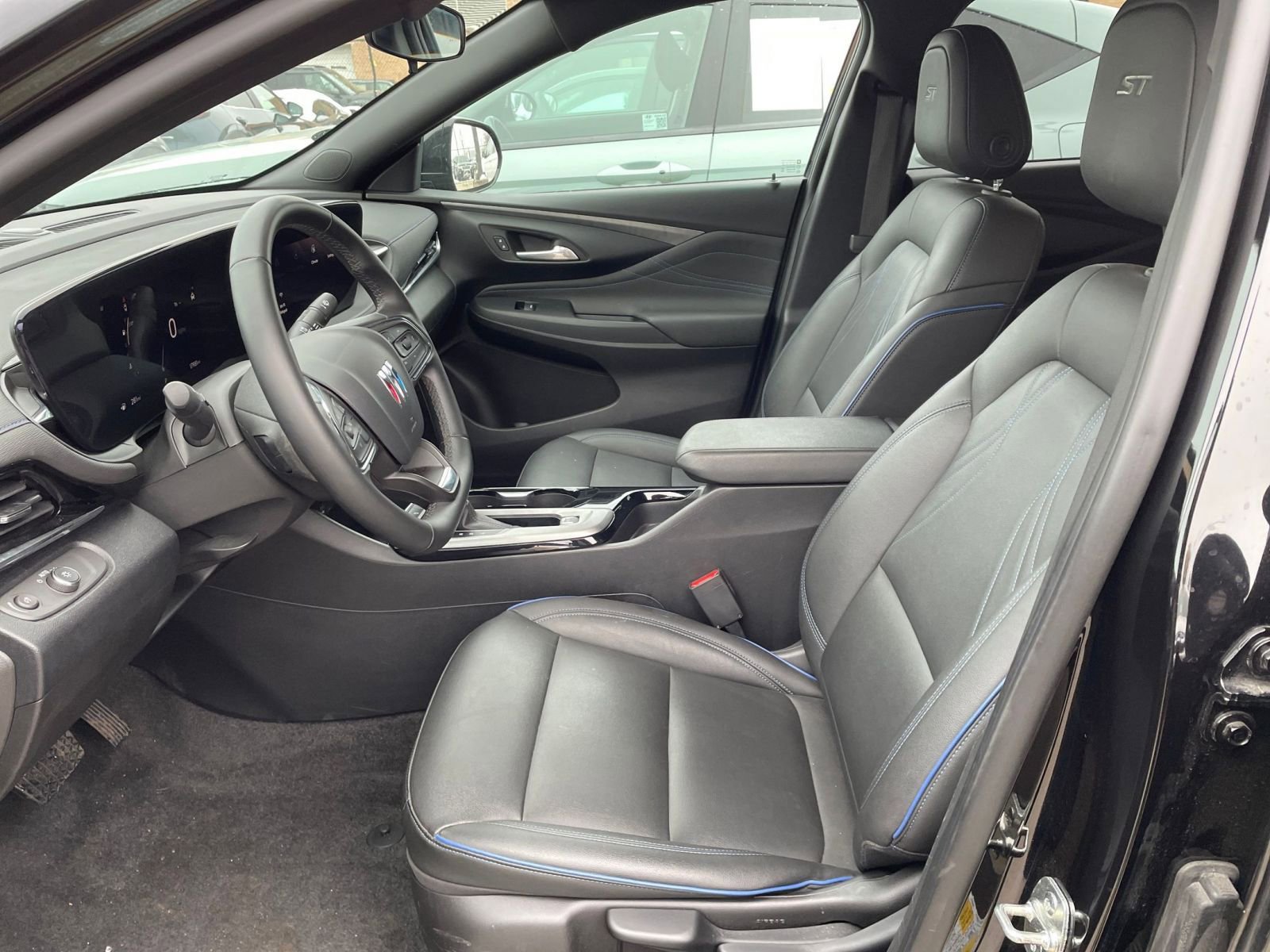 Used 2025 Buick Envista Sport Touring image 25