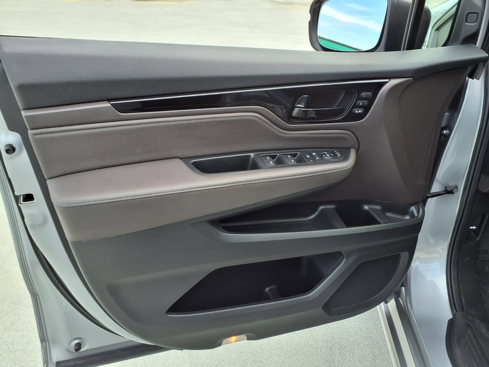 Used 2023 Honda Odyssey Touring image 11