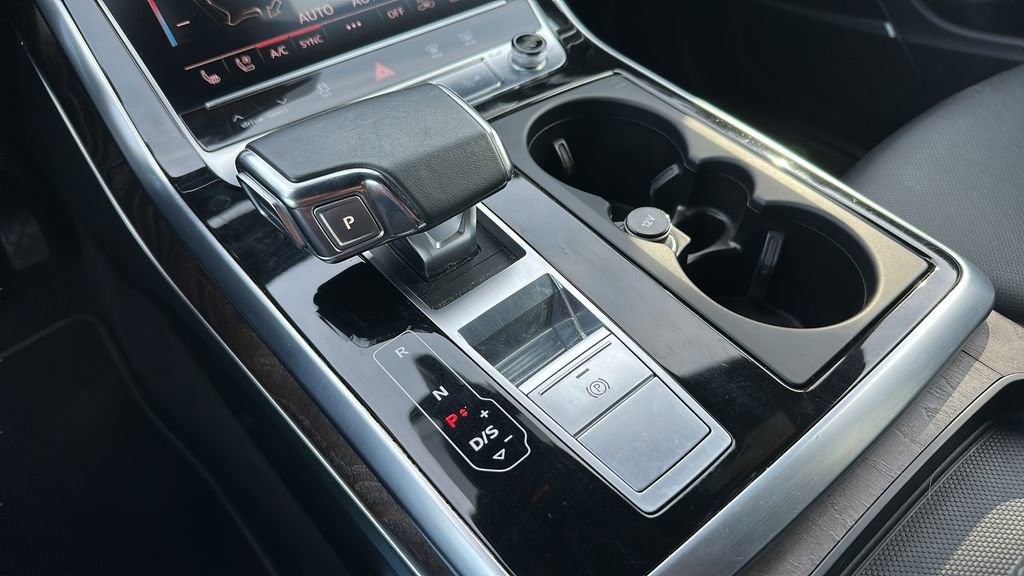 Used 2020 Audi Q8 Prestige w/ Prestige Package image 16