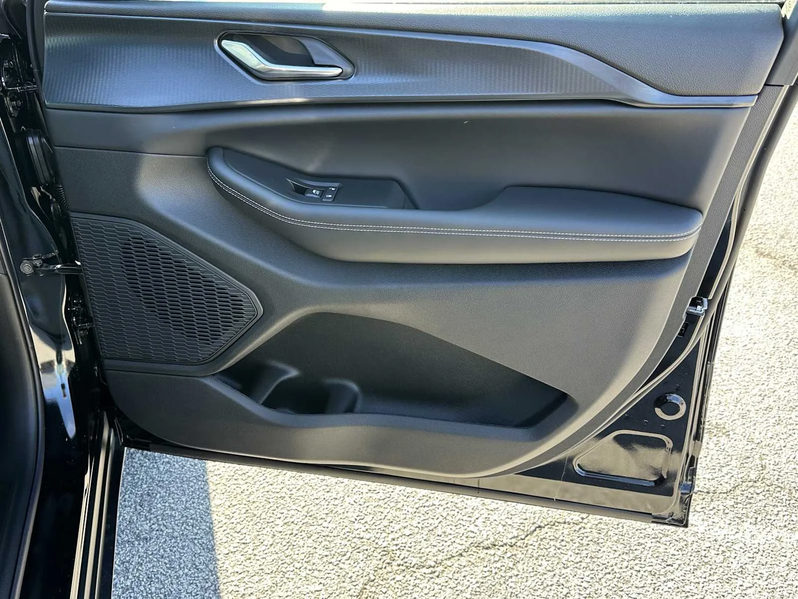 New 2025 Jeep Grand Cherokee Altitude AWD/4WD image 14