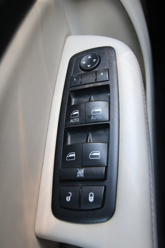 Used 2015 Chrysler 200 C w/ Navigation & Sound Group I image 24