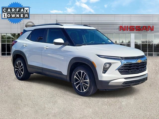 Used 2025 Chevrolet TrailBlazer LT FWD image 1