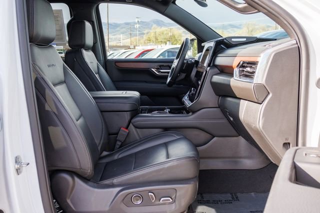 Used 2025 GMC Yukon XL Denali AWD/4WD image 7