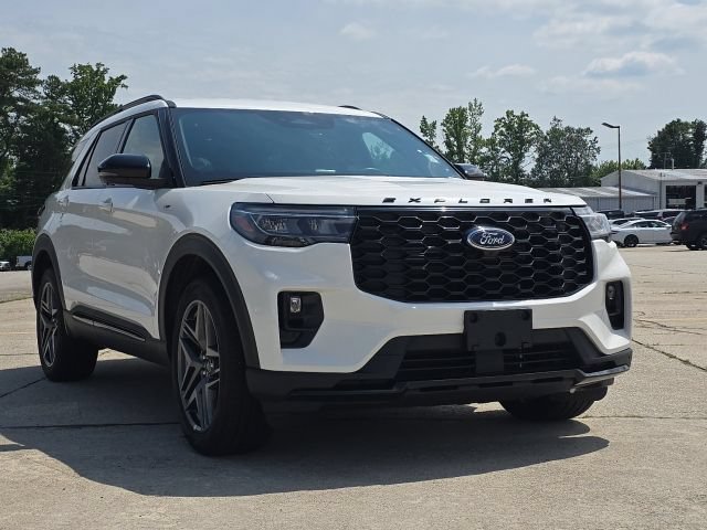 Used 2025 Ford Explorer ST-Line w/ ST-Line Street Pack AWD/4WD image 7