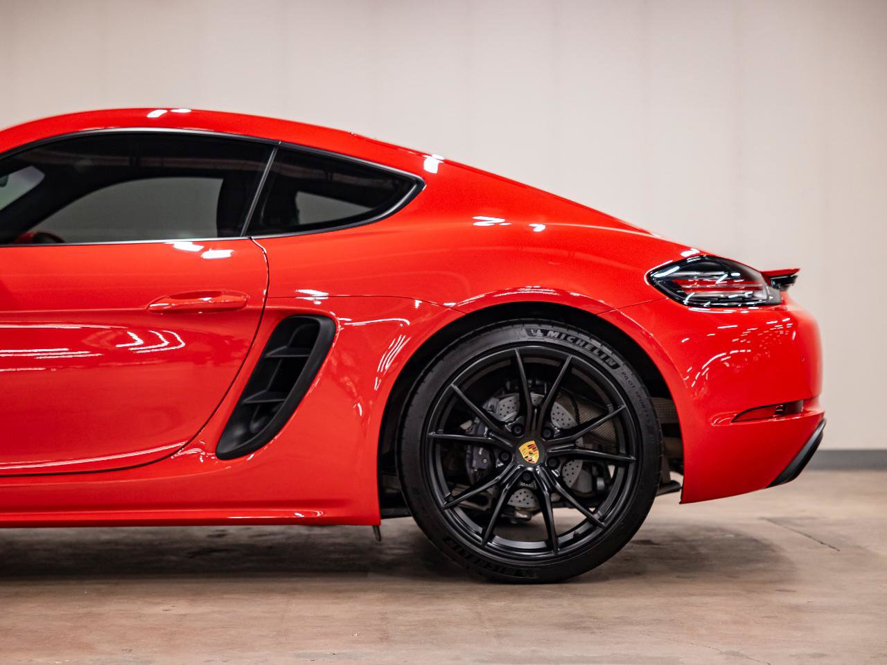 Used 2022 Porsche 718 Cayman RWD image 27