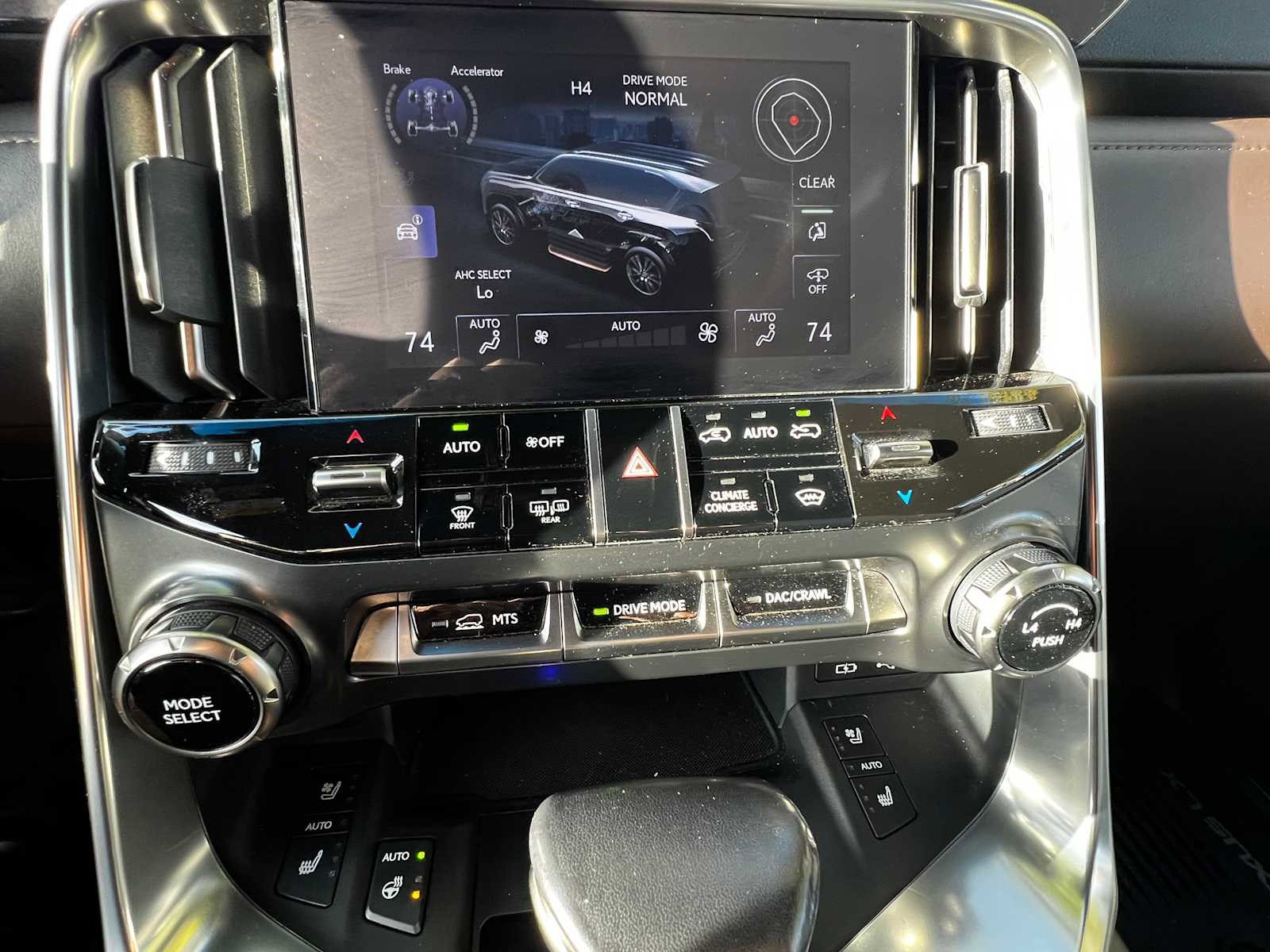 Used 2022 Lexus LX 600 4WD w/ Appearance Package image 27