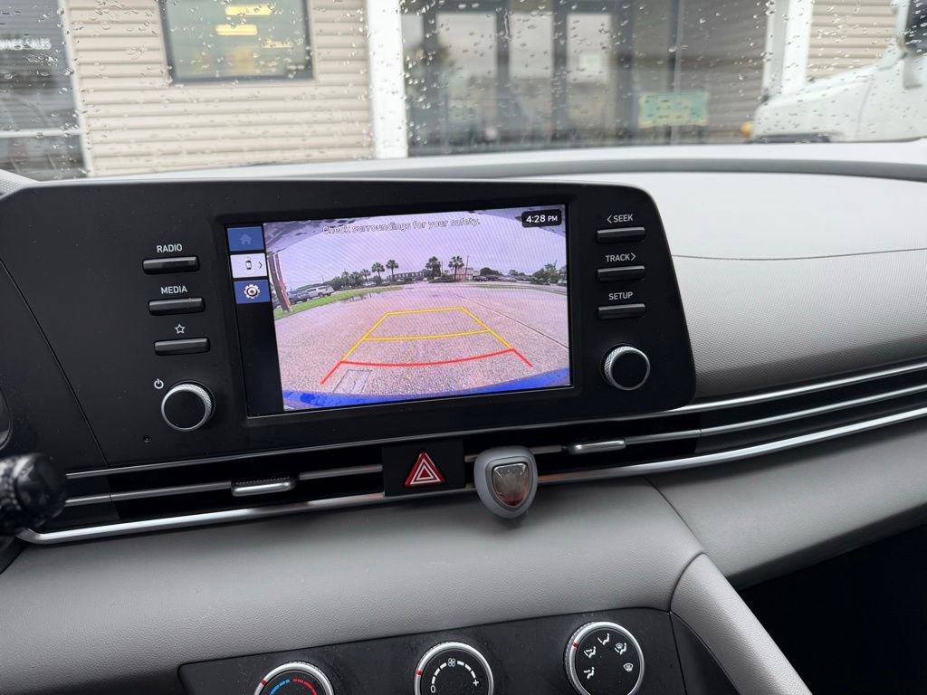Used 2024 Hyundai Elantra SE FWD image 7