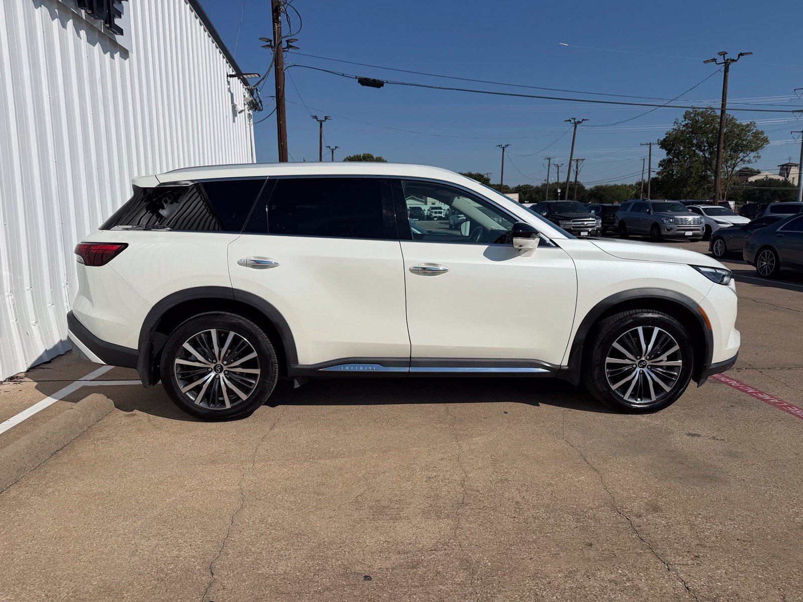 Used 2023 INFINITI QX60 Sensory AWD/4WD image 9