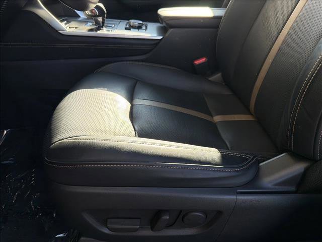 Used 2025 MAZDA CX-70 Plug-In Hybrid w/ Premium Plus image 12