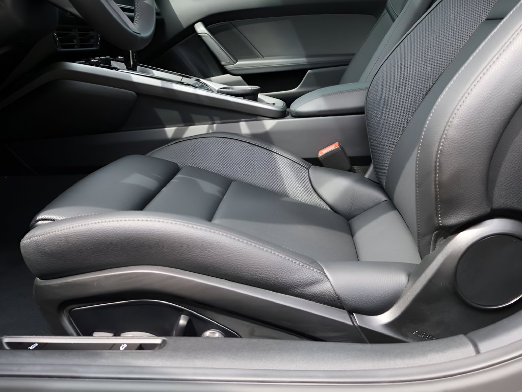 Certified 2025 Porsche 911 Carrera RWD image 34