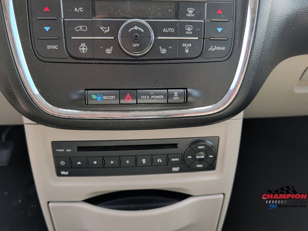 Used 2013 Chrysler Town & Country Touring-L w/ Entertainment Group #2 FWD image 18