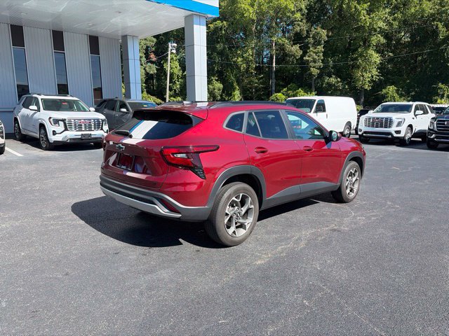 Used 2025 Chevrolet Trax LT w/ Driver Confidence Package FWD image 17