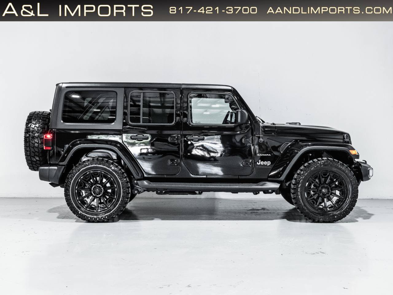 Used 2023 Jeep Wrangler Unlimited Sahara w/ LED Lighting Group AWD/4WD image 9