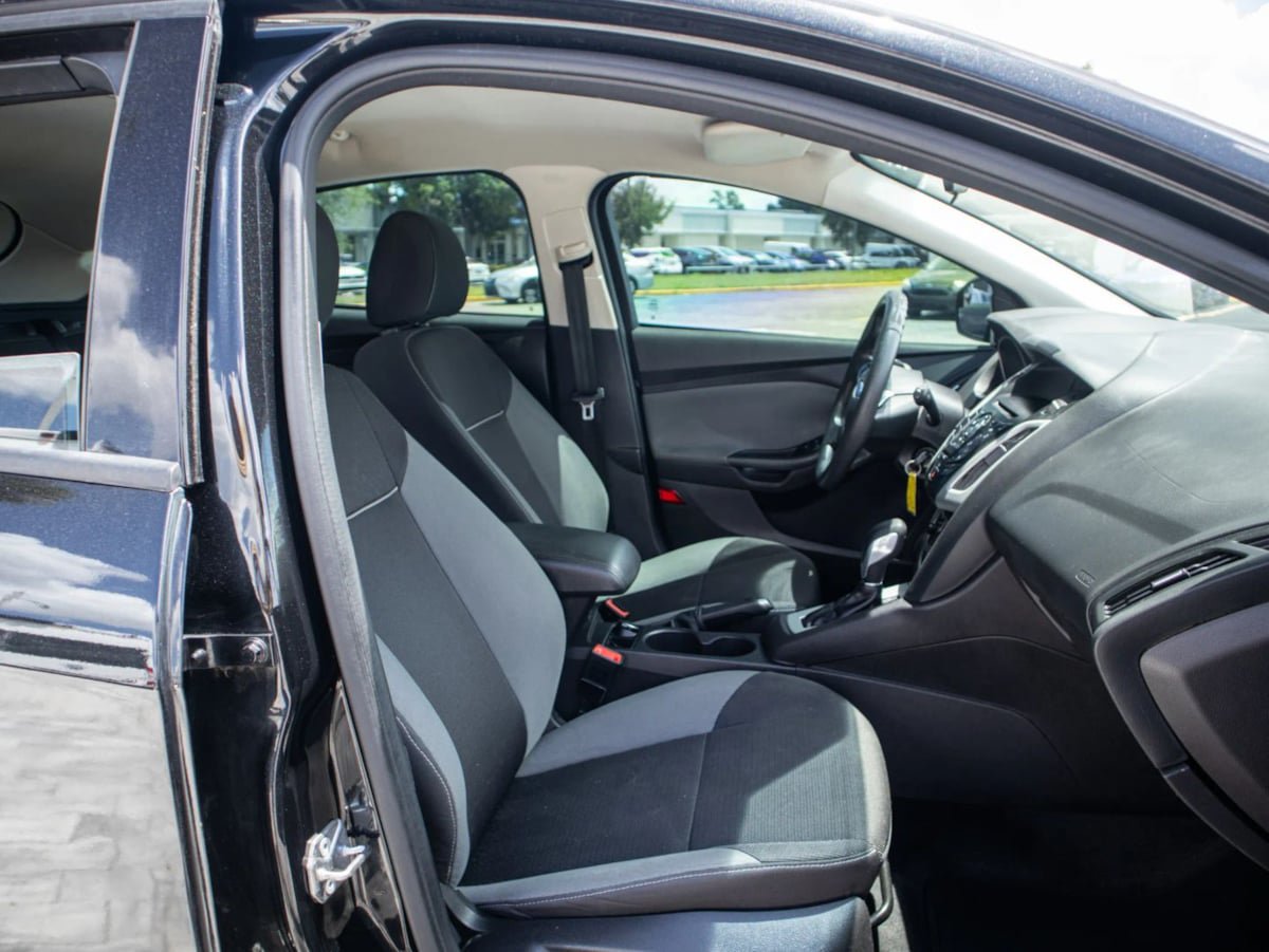 Used 2014 Ford Focus SE FWD image 15