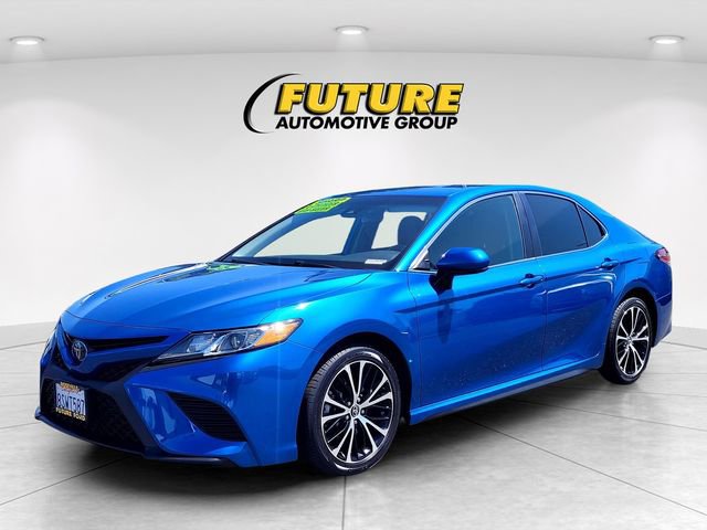 Used 2020 Toyota Camry SE w/ Blackout Package FWD image 8