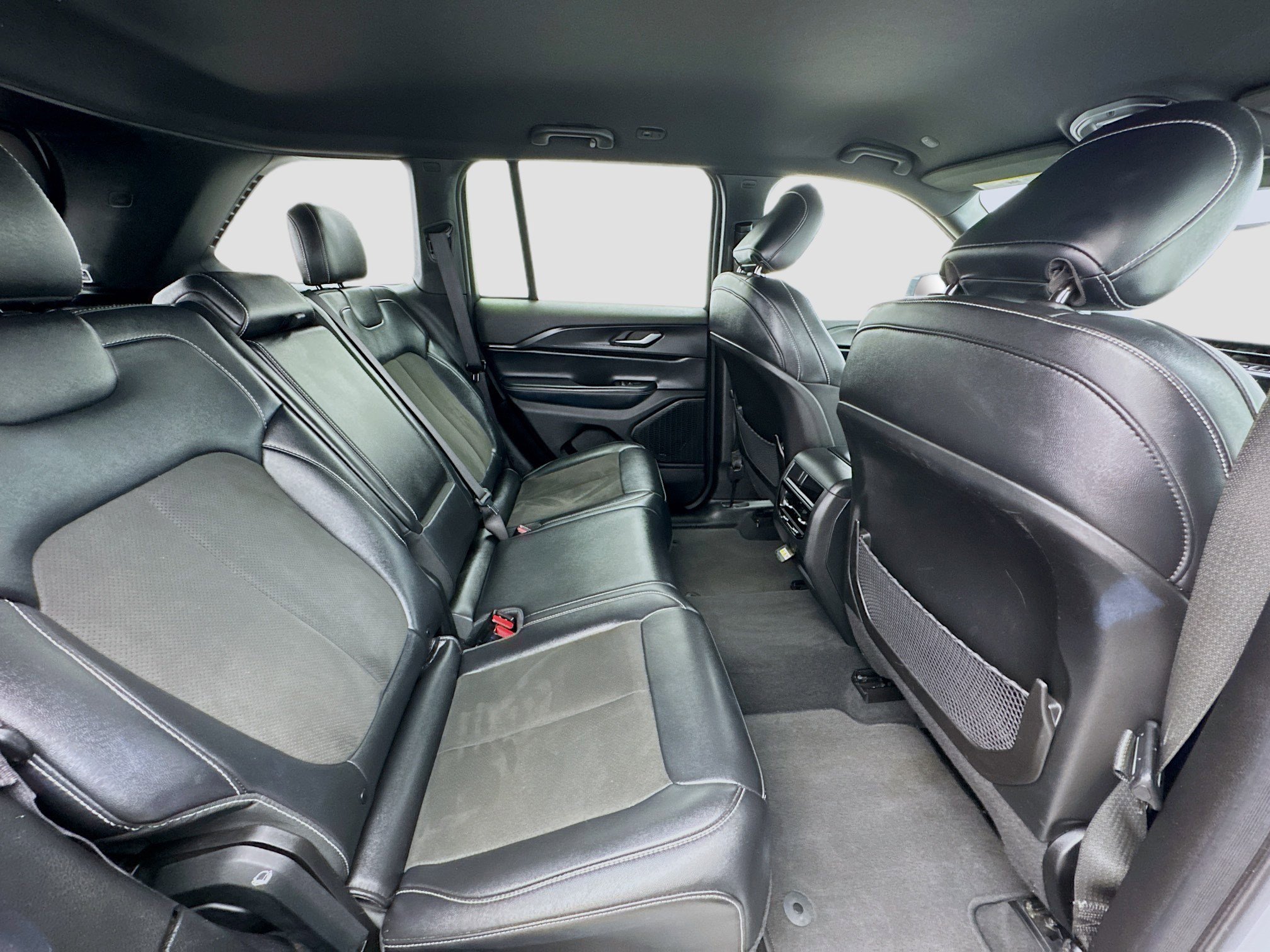 Used 2023 Jeep Grand Cherokee Altitude image 18