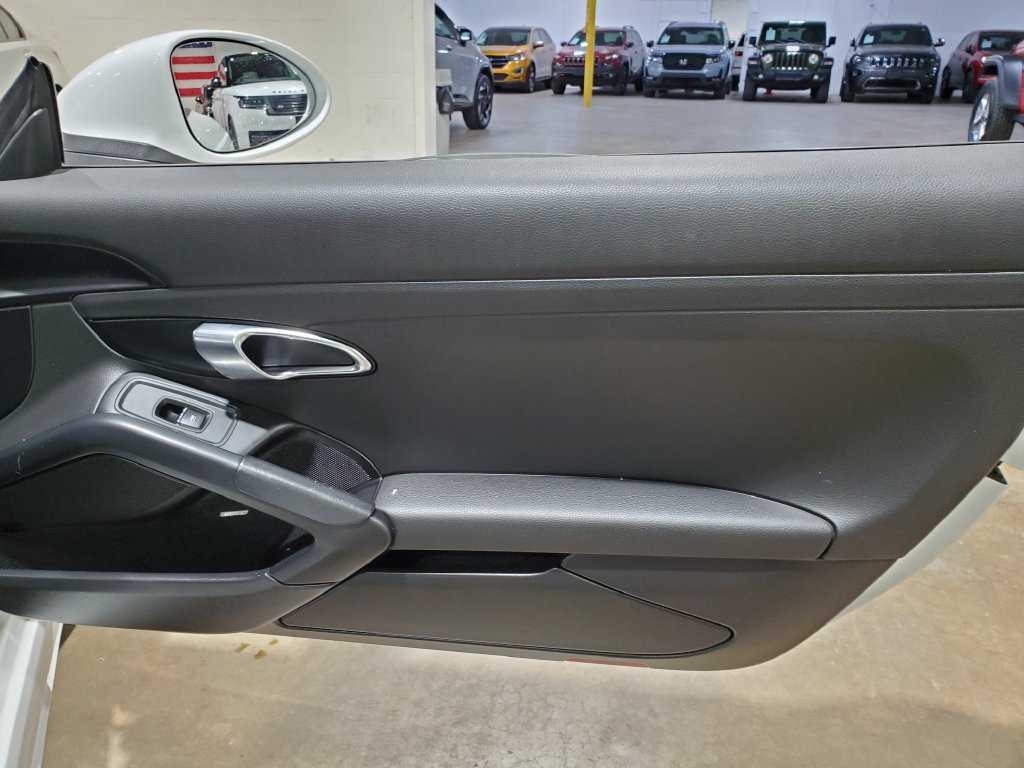 Used 2019 Porsche 718 Boxster RWD image 15