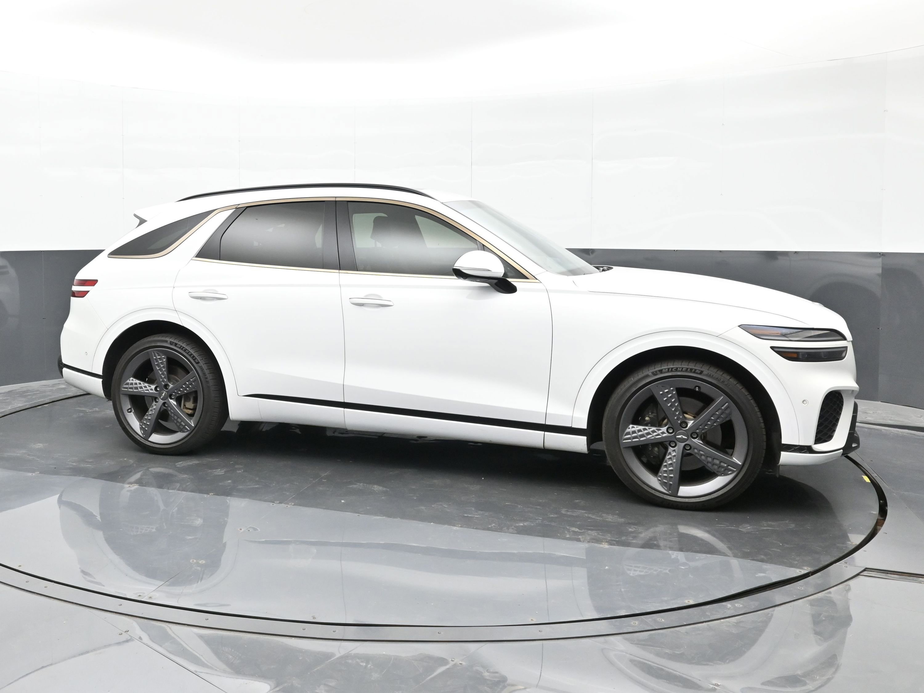 Used 2022 Genesis GV70 3.5T Sport w/ Sport Prestige Package image 9